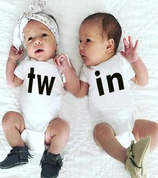 Famille correspondant vêtements nouveau-né bébé garçons filles body TWIN lettres imprimé à manches courtes body hauts tenues pour bébé 8765636