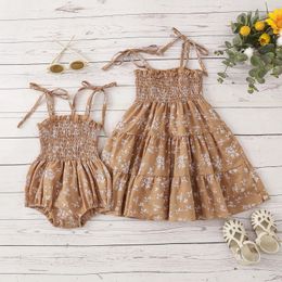 Tenues assorties pour la famille, vêtements floraux pour la famille de 1 à 4 ans, pour mois et bébés filles, robe de soirée/barboteuse d'été pour maman et moi, 231101