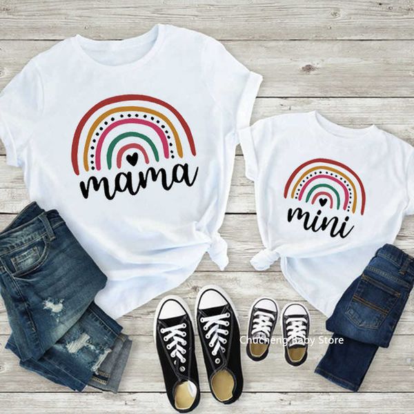 Trajes a juego de la familia 1 Rainbow Mom Daughter T-shirt Summer Family Matching Set Mom Baby Mom and Me T-shirt Ropa de mujer G220519
