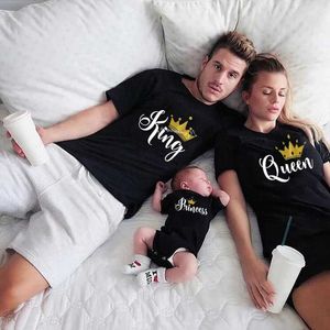 Familie matching outfits 1 pc grappige koning koningin prins prinses familie matching tshirts gouden kroon print vader zoon moeder en dochter shirts baby outfits t240513