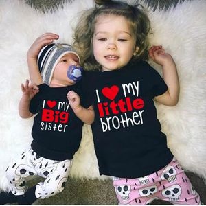 Familie Bijpassende Outfits 1PC Bijpassende T Shirts Broer Zus Broer T-shirt I Love My Big Sister Familie Kleding Kinderen Jongens Kleding Baby Body 230605