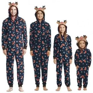 Tenues assorties pour la famille 2023, motif cerf de noël, combinaison à fermeture éclair, salopette de dessin animé, oreilles mignonnes, barboteuse à capuche, look de noël 231129