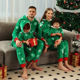 Bijpassende familie-outfits 2023 Kerstpyjamasets Plaid Moeder Dochter Vader Zoon Nachtkleding Mama en mij Kerst Pj's Kleding Tops Broeken 231124