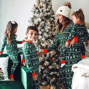 Famille correspondant tenues 2023 pyjamas de Noël ensemble mère père enfants vêtements look tenue bébé fille barboteuses vêtements de nuit pyjamas 231124