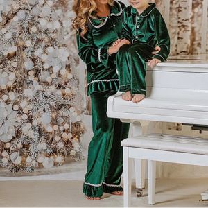 Bijpassende familie-outfits 2023 Kerstpyjama voor groen fluwelen meisjes van 8 tot 12 jaar Baby Kid Nachtkleding Kinderpyjama 231124