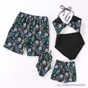 Family Matching Tenues 2023 Flower Swimsuits Family Matching Tenues Look One-Piece Mather Daughter Mailwear Mommy and Me Clothes Son Swim Shorts R230811