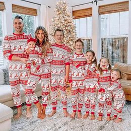 Bijpassende outfits voor familie 2023 Winter Kerstpyjama Set Mama Papa Kinderen Baby Elandenprint Casual Zacht Nachtkleding Kerstlook Pyjama 231128