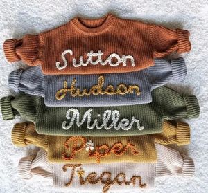 Tenues assorties pour la famille 2023 hiver ins bébé européen et américain lettres brodées pull tricoté en pur coton mod personnalisé 231031