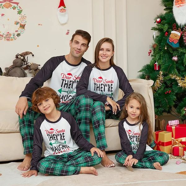 Trajes a juego para la familia 2024 Pijamas a juego para la familia de Navidad SANTA'S NAUGHT ONES Tops Pantalones a cuadros 2 piezas Ropa de dormir de Navidad Pijamas Ropa para perros 231121