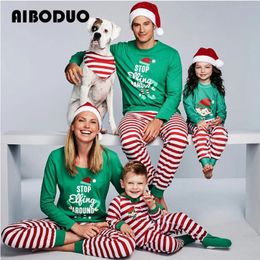 Familie Passende Outfits 2024 Weihnachten Pyjamas Set Brief Drucken Kleidung Erwachsene Kind Pyjamas Baby Strampler Weiche Nachtwäsche Weihnachten Look 231204