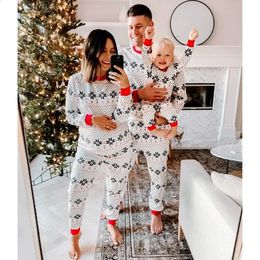 Familie bijpassende outfits volwassen kind huiskleding tops + cartoon broek kerst nachtkleding baby nachtkleding kerstoutfit pyjama print sets 231118