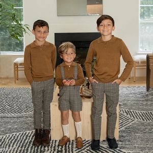 Tenues assorties pour la famille Ap Boys Mix N Match Dressy Collection 2024 Automne Enfants Trois Couleurs Pull Polo Bébé Pantalons et Salopette à Carreaux Étirés 7703 231031