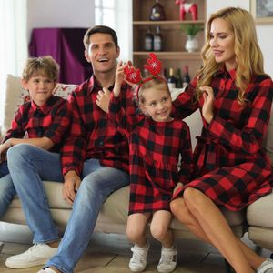 Familie matching outfits herfst mam mama baby mama en ik kerstkleding geruit kerstmoederdochter jurken vader zoon shirts 220924