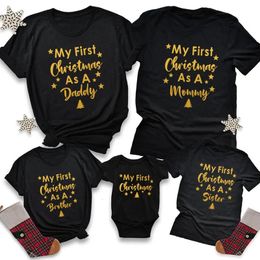 Tenues assorties pour la famille Né premier Noël de bébé Nouveauté Tenues assorties pour la famille pour Noël Père Mère Enfants T-shirts Bébé annoncé 231107