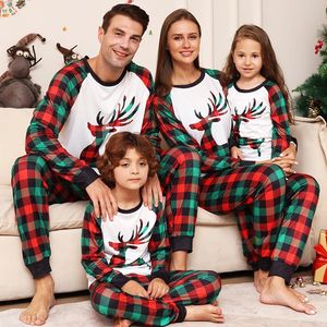 Famille correspondant tenues vêtements de Noël pyjamas ensemble adulte enfants mère père fils Noël bébé barboteuses vêtements de nuit pyjamas tenue 231207