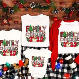 Familie bijpassende outfits Kerst Crew T-shirts Volwassen kinderen T-shirt Baby rompertjes Vader Moeder Dochter Zoon 231204
