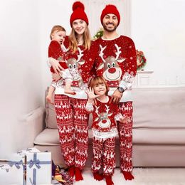 Trajes a juego para la familia Pijamas a juego para la familia de Navidad Adultos Niños Traje familiar 2 piezas TopPants Ropa de dormir de Navidad Mono para bebé Ropa de año 231113