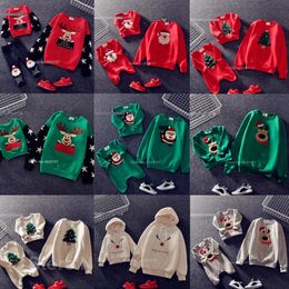 Tenues assorties pour la famille Vêtements assortis pour la famille de Noël Coton d'hiver Chaud épais Elf Cerf Imprimé Pulls Année de Noël Tenues de look familial 231117