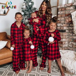 Famille correspondant tenues Noël famille correspondant pyjamas vêtements ensembles à manches longues chemise à carreaux rouge pantalon enfant en bas âge fille mère fille vêtements pyjamas 231118