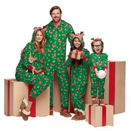 Одинаковые комплекты для всей семьи. Рождественские семейные пижамы. Стильная одежда с капюшоном. Удобная теплая пижама. Семейный комплект. Детская одежда 231120.