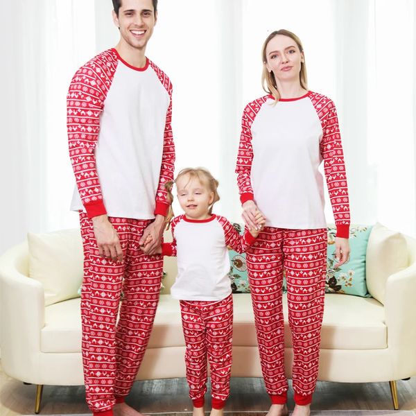 Tenues assorties pour la famille Ensemble de pyjamas assortis pour la famille de Noël Cerf Adulte Enfant Vêtements assortis pour la famille TopPants Vêtements de nuit de Noël Ensemble pyjama pour bébé Barboteuse 231201