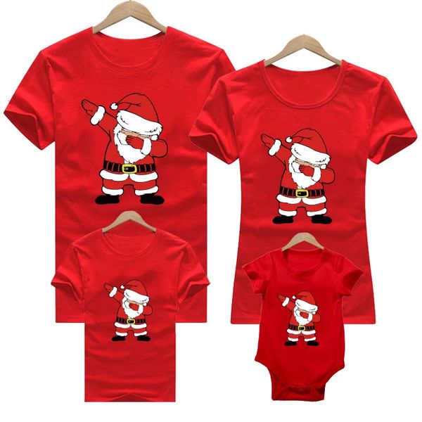 Tenues assorties pour la famille Tenue de famille de Noël Cerf Père Noël mère enfants Tshirt Maman Papa Bébé rouge tenues assorties vêtements de Noël 231204