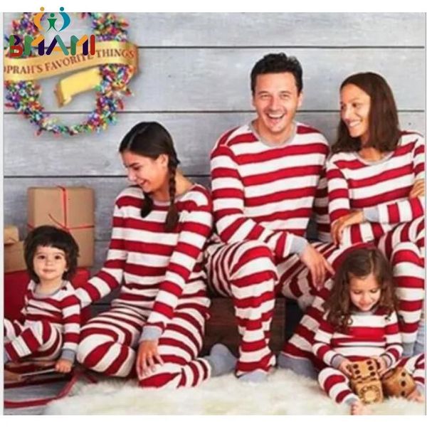 Tenues assorties pour la famille Ensemble de pyjamas de famille de Noël à rayures Tenues assorties pour la famille Adultes Enfant Pyjamas de Noël Année Fête Vêtements de nuit Vêtements de nuit de neige 231117