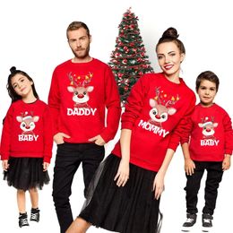 Tenues assorties pour la famille Maillot de Noël Tenues assorties pour la famille Pull en pain d'épice de Noël Femmes Hommes Couple Jumper Ensemble Enfants Bébé Soeur Frère Chemise 231117