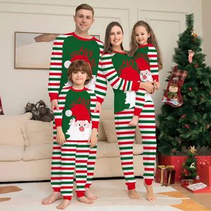 Tenues assorties pour la famille Noël maman et moi vêtements de nuit vêtements hauts pantalons rayés tenues assorties pour la famille père Noël père mère enfants ensemble de pyjamas 231107