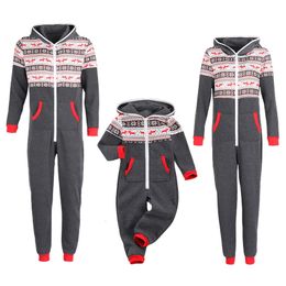 Trajes a juego para la familia Mono de Navidad Onesis Ropa de dormir Pijamas a juego para la familia Festival Copo de nieve Mamelucos con cremallera con capucha para papá Mamá Niños 231213