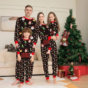 Tenues assorties pour la famille Ensemble de pyjama de Noël Mère Elk Imprimer Chemise de nuit du Père Noël Vêtements de nuit Mère Papa Noël Vêtements de famille Pyjamas de famille de Noël 231122