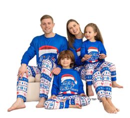 Bijpassende familie-outfits Kerstpyjama's Kerst Pjs Lange mouw Blauwe Letter Gedrukt Koppels Set Moeder Kinderen Dochter Mama Papa 2023 230914