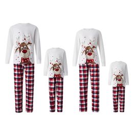 Family Matching Tenues Pyjamas Pyjamas Set Rendeer Match Tops Pantalon élastique pour papa Mom Kids 231207
