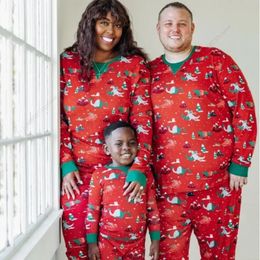 Trajes a juego para la familia Conjunto de pijamas de Navidad Traje a juego para la familia Ropa de dormir con estampado de dibujos animados Top de manga completa para padres e hijos Pantalones Mameluco para bebé Look de Navidad 231123