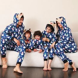 Familie Bijpassende Outfits Kerst Pyjama Set Cartoon Gedrukt Katoen Vrouwen Mannen Baby Nachtkleding Pak voor Moeder Dochter Kleding 231124