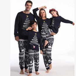 Famille correspondant tenues pyjamas de Noël ensemble 2023 modèle mère père enfants 2 pièces costume vêtements de nuit bébé chien barboteuse Noël look pyjama 231027