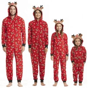 Bijpassende familie-outfits Kerstpyjama Jumpsuit Vader Zoon Moeder Dochter Romper met capuchon Kijkend 231204