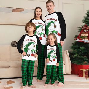 Tenues assorties pour la famille Pyjamas de Noël Tenue de famille assortie Noir Vert Plaid Manches longues Couples Hommes Femmes Maman Papa Enfants Enfants Bébé Barboteuse 231123