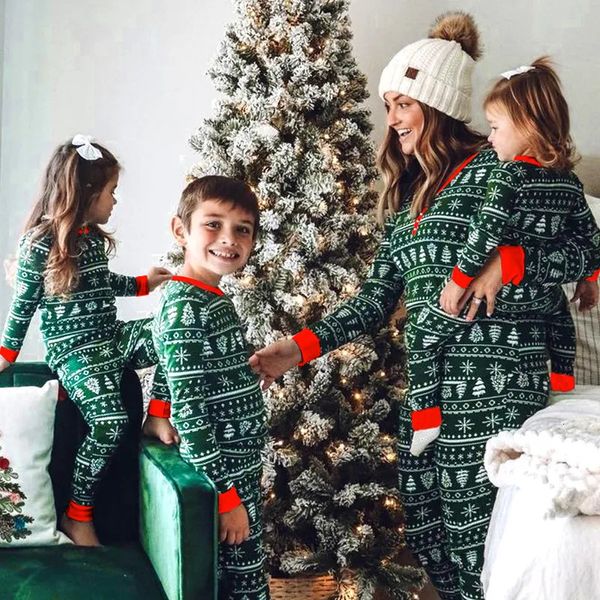 Trajes a juego de la familia Pijamas de Navidad Conjunto Madre Padre Ropa para niños Look Outfit Baby Girl Rompers Ropa de dormir Pijamas 231204