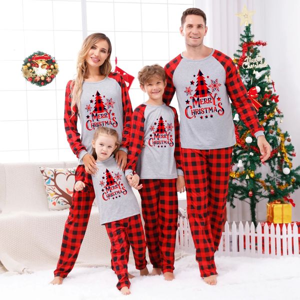 Tenues assorties pour la famille Ensemble de pyjamas de Noël pour la famille Dessin animé Modèle d'arbre du Père Noël 2 pièces Costume Vêtements de nuit Tenue assortie parent-enfant Look de Noël 231122