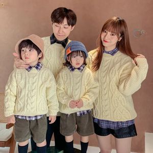 Famille correspondant tenues pull de Noël maman fille pulls parent enfant hauts en tricot vêtements papa et fils pull tricoté 231118