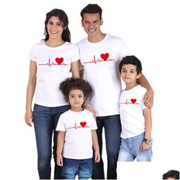 Famille correspondant tenues vêtements ensembles t-shirt amour été père mère et fille vêtements papa enfants look drop livraison bébé maternit dhgza
