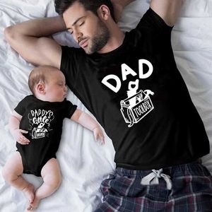 Tenues assorties pour la famille Papa et papa T-shirt assorti pour la famille Papa et mes vêtements Père Fils Assorti Top cadeau pour papa et bébé G220519