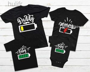 Famille Matching Tenfits Daddy Mommy Baby Matching Shirts Battery Batter et Battery T-T-T-T-SHIRTS FAMILING Family Shirts Daddy Mommy and Me Tenfits D240507