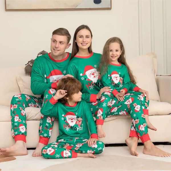 Trajes a juego para la familia Europa y América Abrigo de dormir de Navidad Conjunto de pijama de manga larga con cuello redondo y estampado de Papá Noel de dos piezas 231107