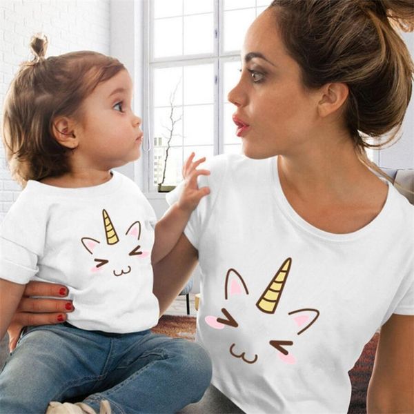 Trajes a juego para la familia Pestañas Labios rojos Estampado Camiseta para mujeres y niños Ropa divertida de verano para madre e hija Camiseta informal 20220903 E3