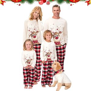 Trajes a juego para la familia Conjunto de pijamas a juego de Navidad familiar Año Ropa de Navidad Padre Mamá y yo Top de ciervo Pantalones a cuadros rojos Ropa de dormir Traje de pijama 231212