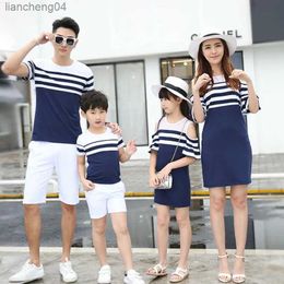 Tenues assorties pour la famille, vêtements de famille rayés, épaules dénudées, robe mère-fille, vêtements assortis pour la famille, T-shirt père-fils, ensemble familial parent-enfant