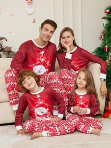 Bijpassende familie-outfits Bijpassende kerstpyjamasets voor gezinnen Print TopsBroeken 2 STUKS Pyjama's voor volwassenen en kinderen Kerstnachtkleding Baby Jongens Meisjes Jumpsuit 231201