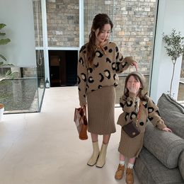 Familie matching outfits familie matching outfits winter mama en ik gebreide pullovers truien mode moeder dochter tweedelig gebreide rok sets kleding 230316